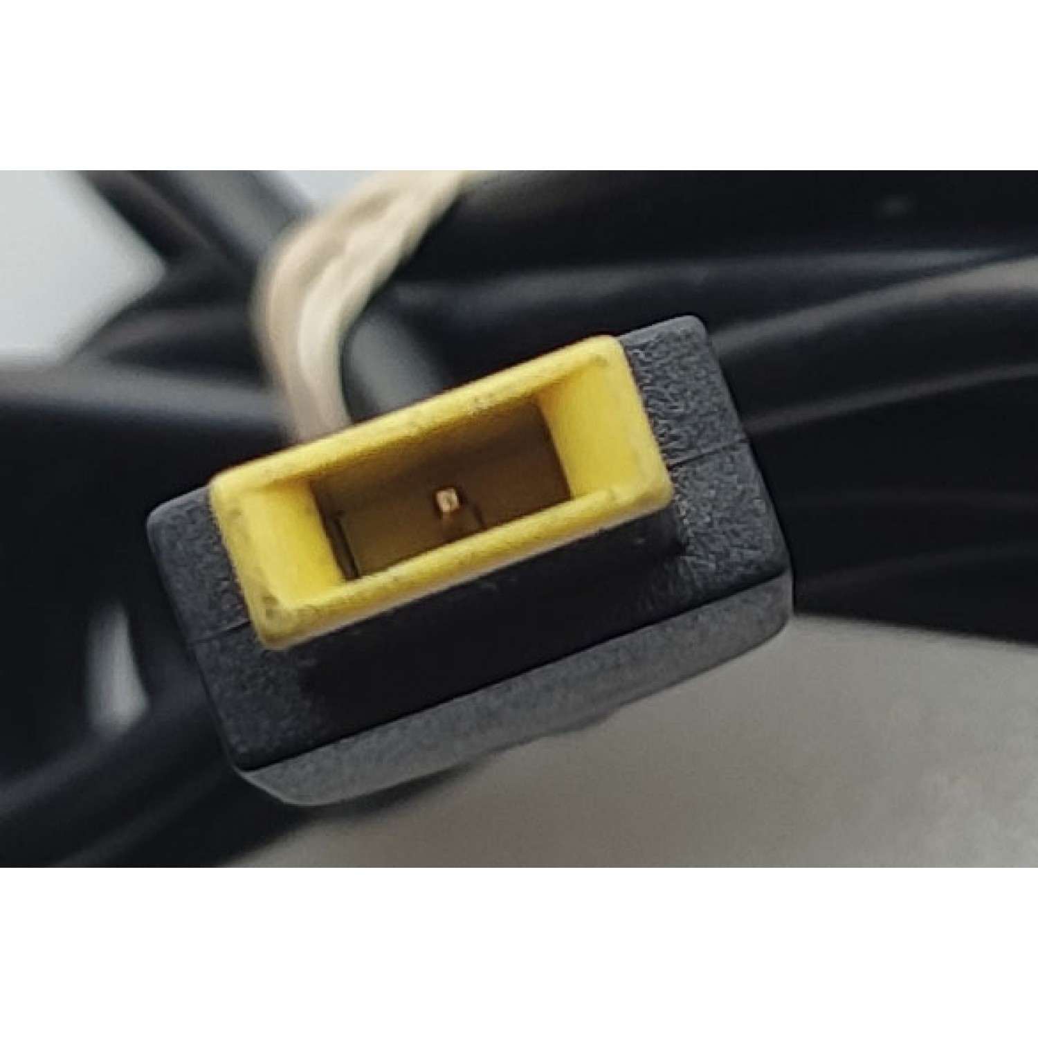 ADAPTAOR AC SIKER / NUMERO DE PARTE SK90200450 / INPUT: 100-240 VAC - 1.8A 50/60HZ / OUTPUT: 20 VDC - 4.5A	 - Imagen 3